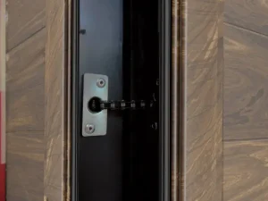 Muelle oculto para cierre automatico de puerta peatonal integrada