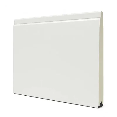 Detalle de panel liso de una puerta seccional de garaje, acabado moderno y minimalista con superficie uniforme para exterior