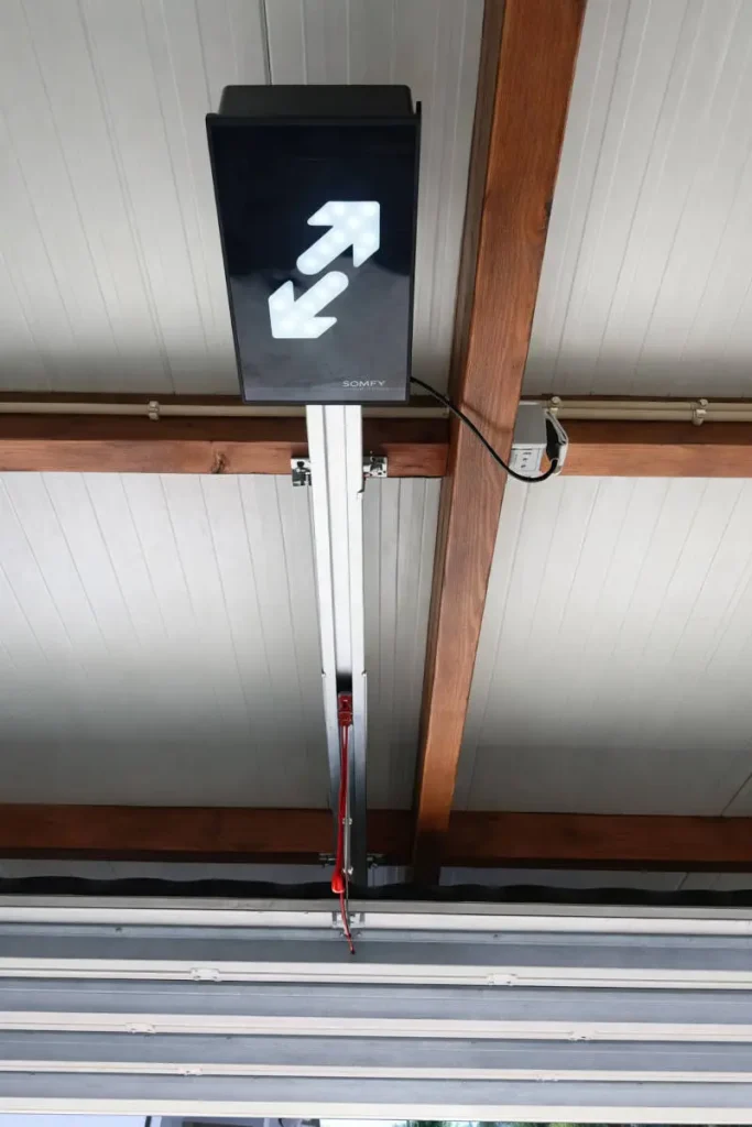 Puertas garaje Poio 2 Motor de automatización para puerta de garaje instalado en Poio